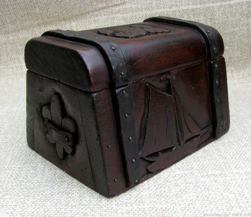 1800s HAND CARVED FOLKART NAUTICAL SMALL SIZE SAILORS DITTY BOX / SEA CHEST-img-11