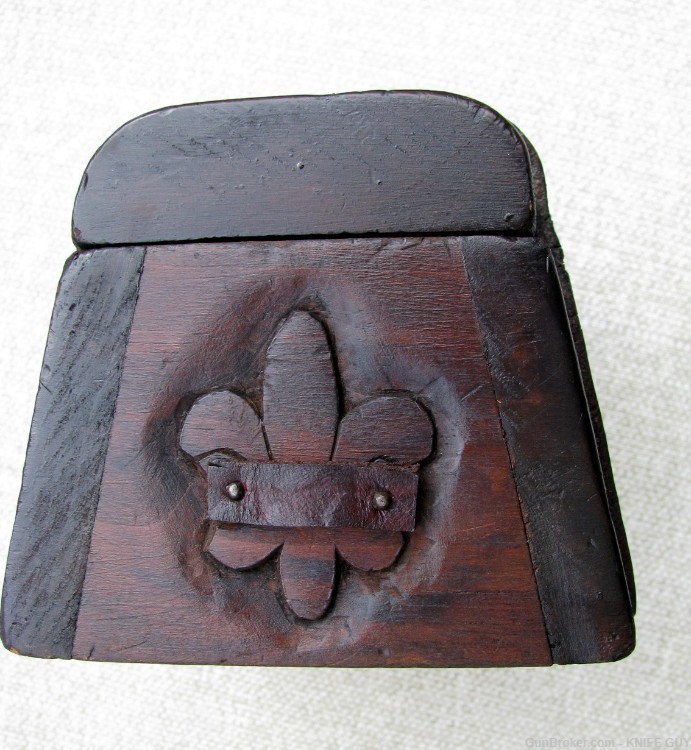 1800s HAND CARVED FOLKART NAUTICAL SMALL SIZE SAILORS DITTY BOX / SEA CHEST-img-1