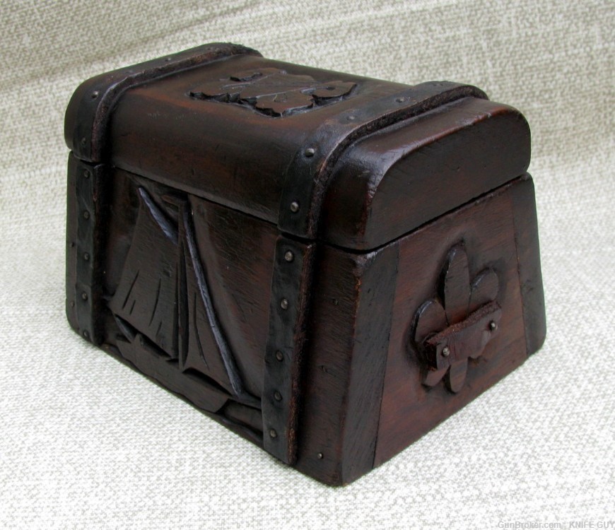 1800s HAND CARVED FOLKART NAUTICAL SMALL SIZE SAILORS DITTY BOX / SEA CHEST-img-2