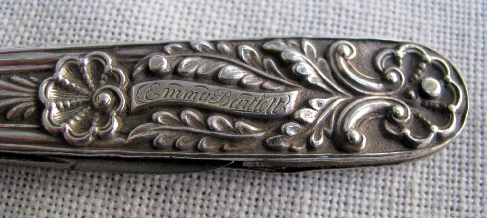 ANTIQUE SILVER MOUNTED INSCRIBED 1830s LADIES QUILL & SEWING KNIFE + POUCH-img-8