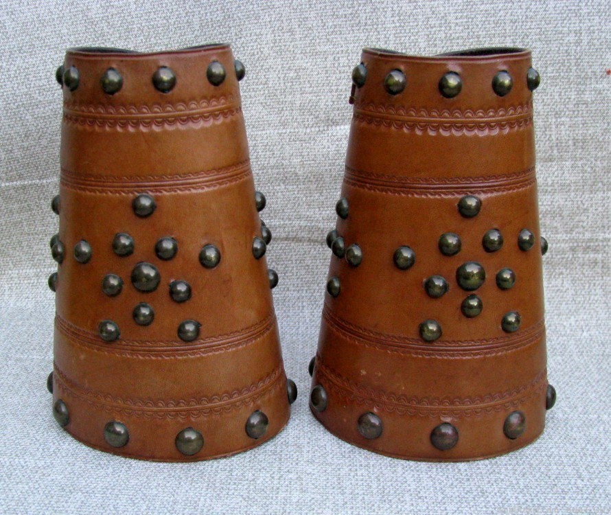 ANTIQUE MINT MANS FULL SIZED EARLY STYLE HIGH QUALITY STUDDED COWBOY CUFFS-img-2