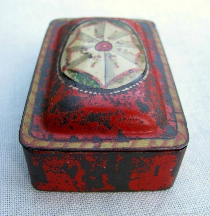 SMALL ANTIQUE 1800s HAND PAINTED FOLKART RED TIN TOLEWARE POCKET SNUFF BOX-img-6