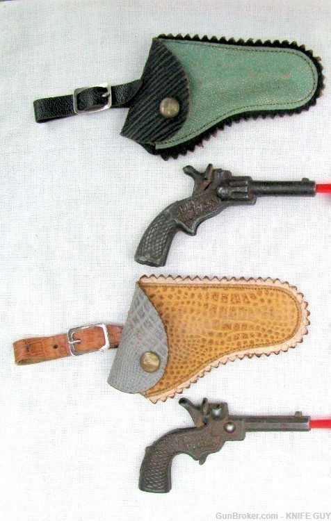2 DIFFERENT SMALL TOY AMERICAN 1930s SINGLE SHOT CAP PISTOLS FANCY HOLSTERS-img-14