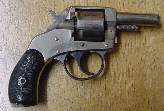 H & R Victor 32 S&W CTGE Revolver-img-1