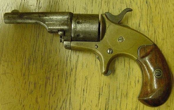 Colt  22  Revolver x-img-0