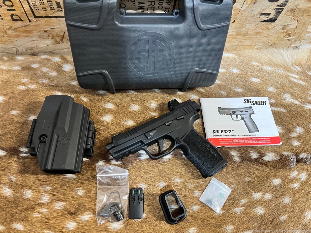 Sig Sauer P322 .22 LR excellent condition in box with Romeo Zero -img-4