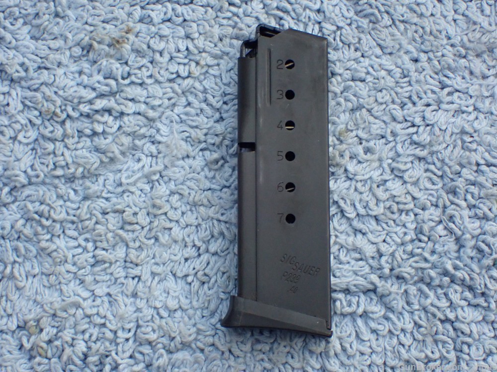 SIG SAUER P239 FACTORY .40S&W 7RD MAGAZINE (EXCELLENT)-img-1