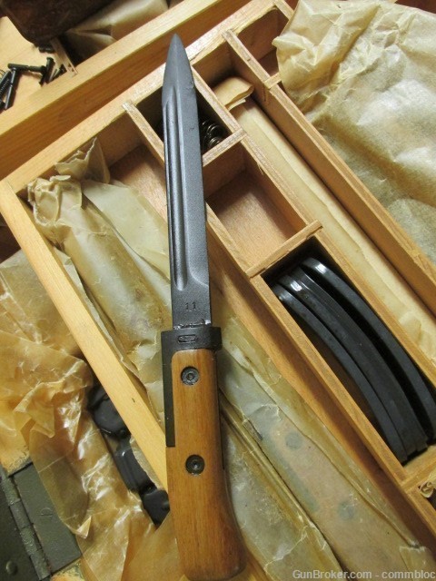early hard wood vz58 bayonet unissued mint original vz-58 vz2008 vz2000 etc-img-1