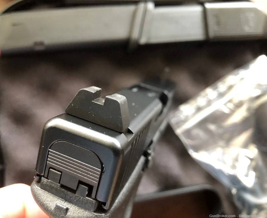 Glock 45 GEN 5 SUPPRESSOR READY 9mm THREADED BARREL 9 mm 17 round-img-1