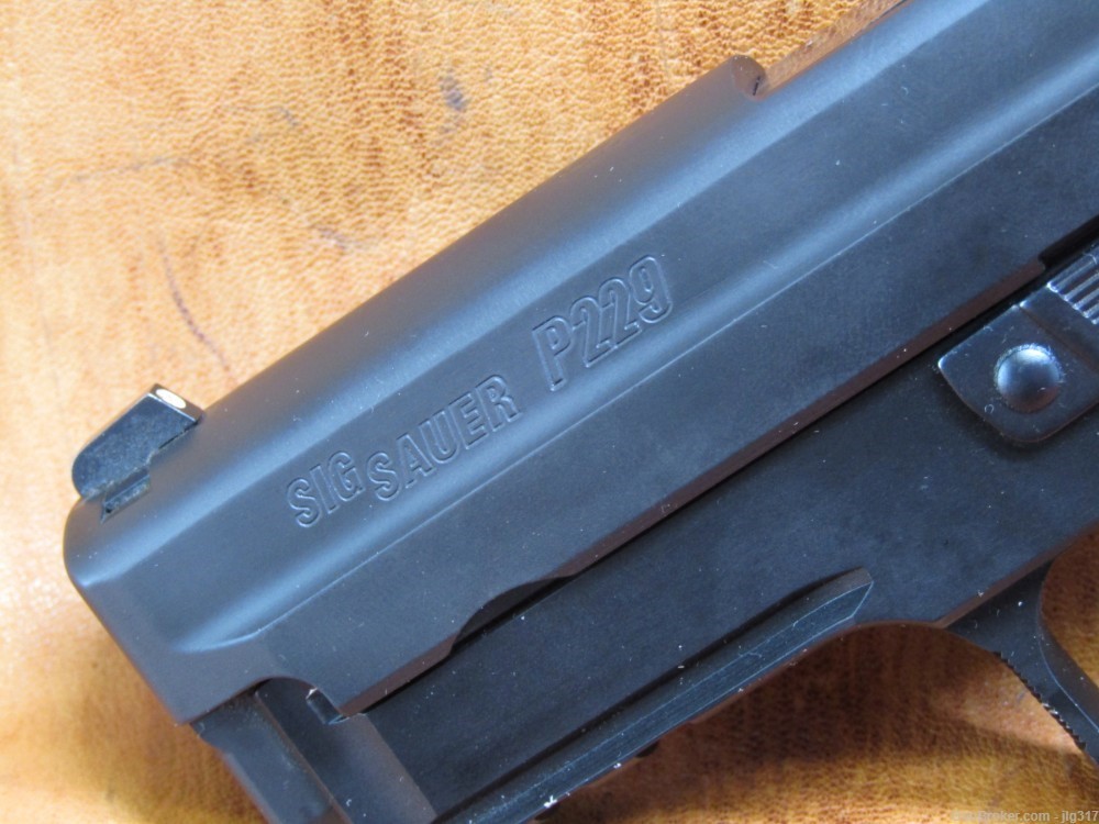 Sig Sauer P229 40 S&W Semi Auto Pistol 3x 12 RD Mags-img-10