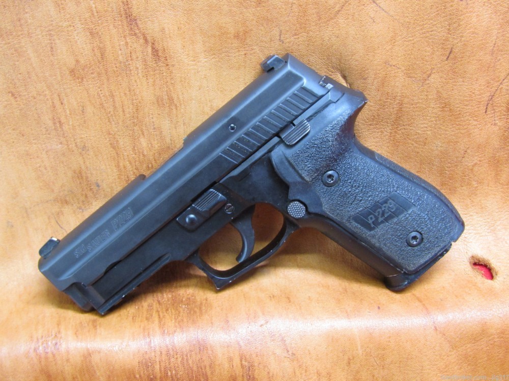 Sig Sauer P229 40 S&W Semi Auto Pistol 3x 12 RD Mags-img-6