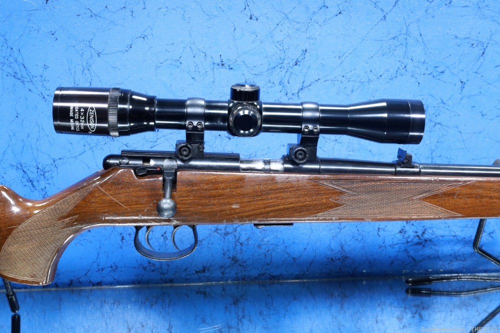 ANSCHUTZ BOLT ACTION 22LR W/SET TRIGGERS AND 4X32 SCOPE "CRACKED STOCK"-img-1