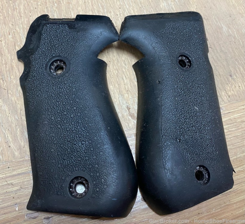 Hogue 2-Piece grip for Sig P220 Black Rubberized-img-0