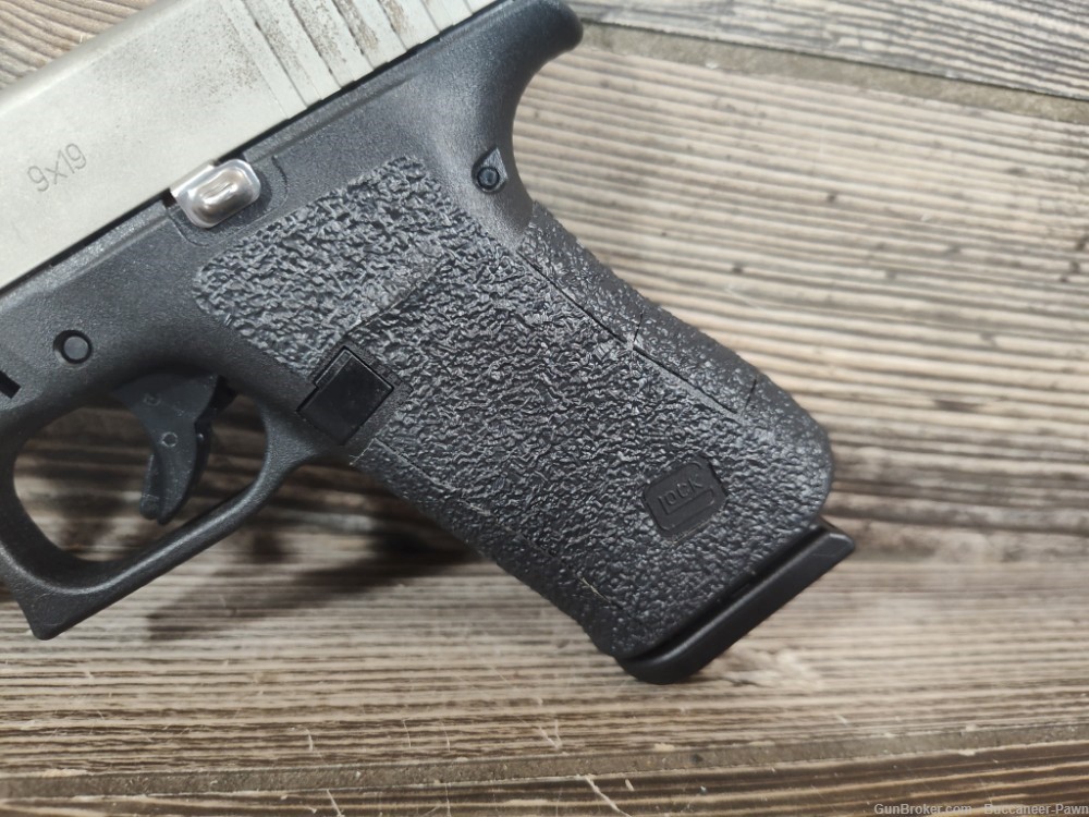 Glock 48 9mm Bi-Tone Stainless & Black with One Mag & Textured Grip!-img-9