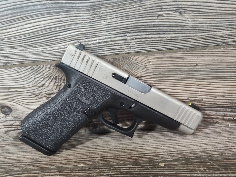 Glock 48 9mm Bi-Tone Stainless & Black with One Mag & Textured Grip!-img-14