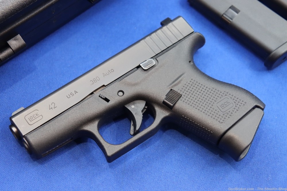 Glock Model G42 Pistol 380ACP Compact NIGHT SIGHTS 4-Mags 380 6RD USA CMPT-img-1