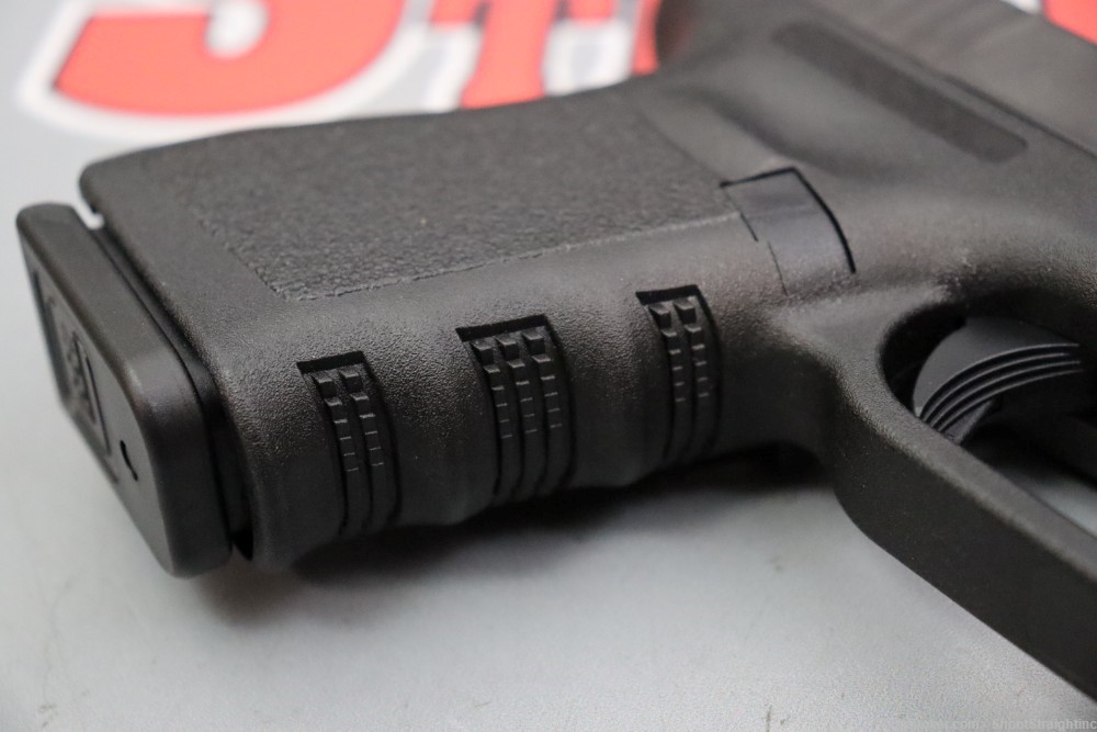 Glock 19 Gen 3 4.02" 9mm w/Box -img-16