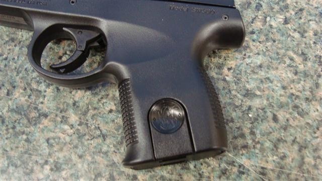 S&W Model SW380 pistol in 380ACP  w/original box 1996-2000-img-3
