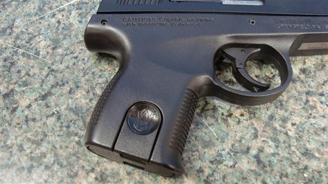 S&W Model SW380 pistol in 380ACP  w/original box 1996-2000-img-2