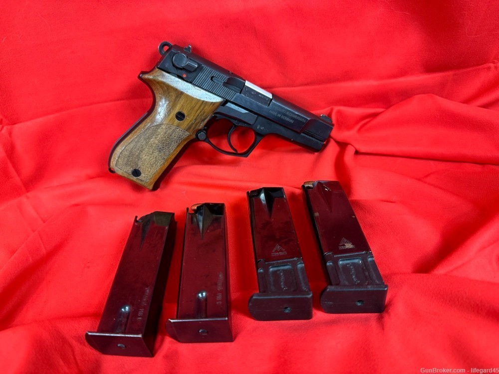 Walther P88 Compact Estate Sale, 4 mags, Manual, Holster, Box, Holster-img-6