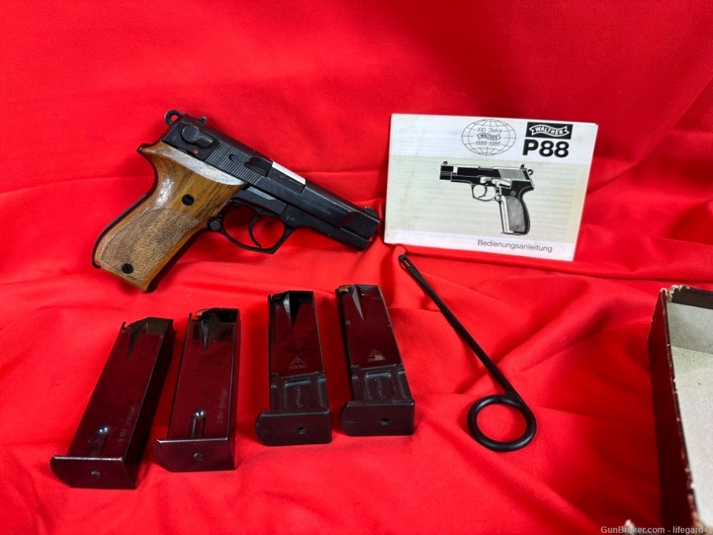 Walther P88 Compact Estate Sale, 4 mags, Manual, Holster, Box, Holster-img-8