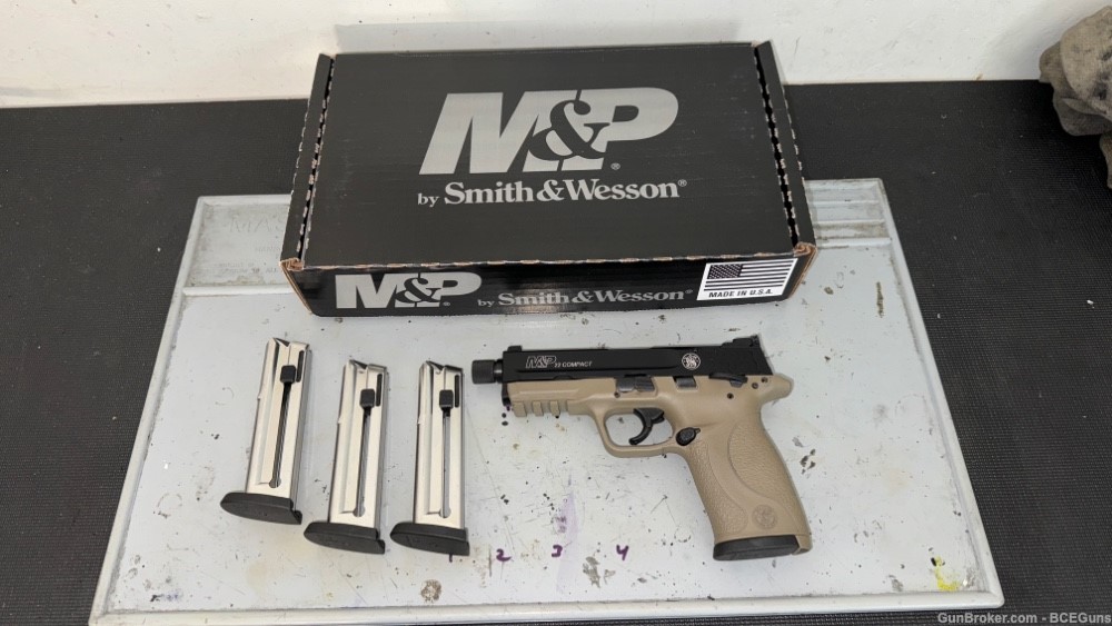 Smith & Wesson M&P22 Compact FDE- Like New-img-0