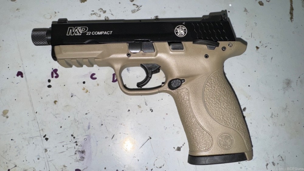 Smith & Wesson M&P22 Compact FDE- Like New-img-4