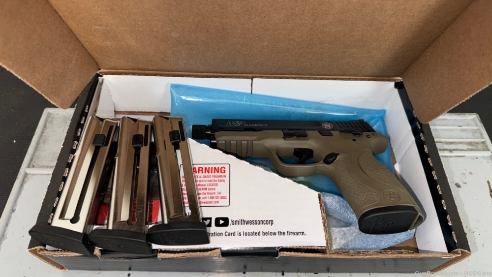 Smith & Wesson M&P22 Compact FDE- Like New-img-1