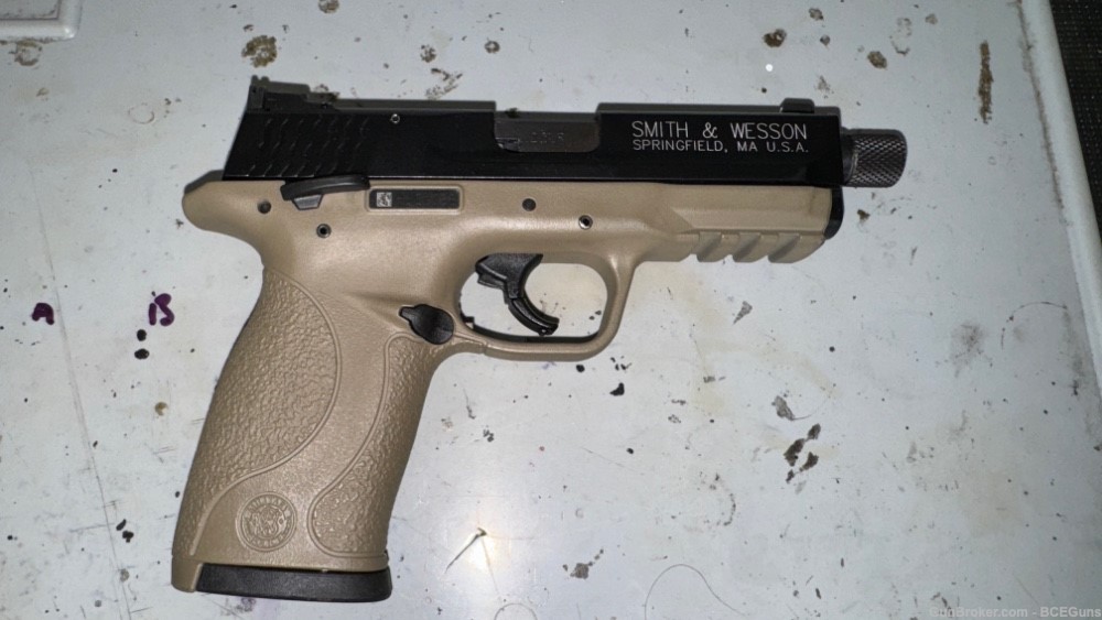 Smith & Wesson M&P22 Compact FDE- Like New-img-3