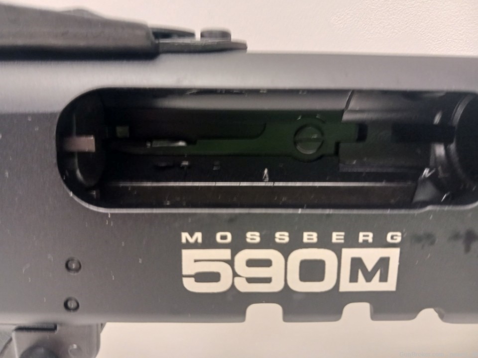 Mossberg 590M 12Gauge Shotgun W/ Tactical Mag and IOB-img-9