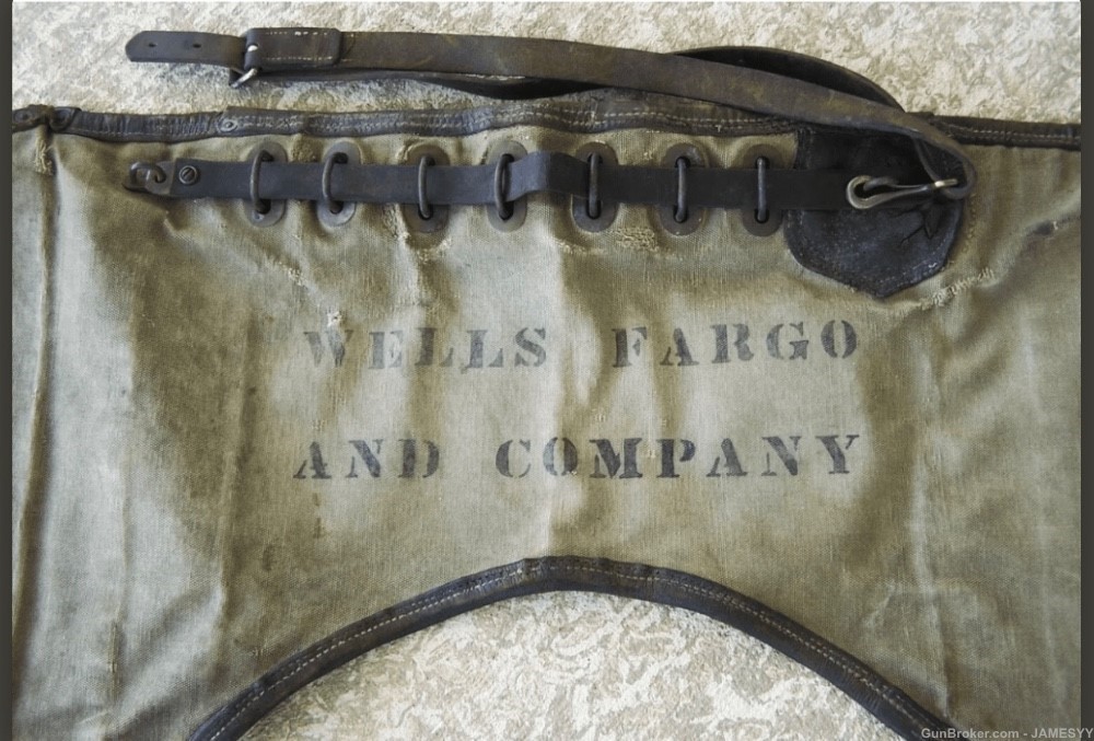 WELLS FARGO & Co. Saddle Bags. Rare-img-3