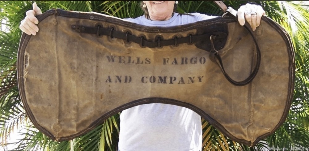WELLS FARGO & Co. Saddle Bags. Rare-img-5