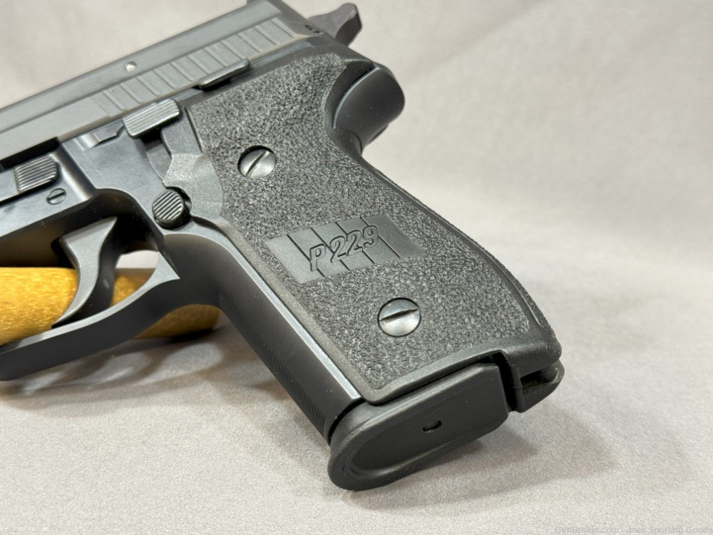 German Sig Sauer P229 - .40 S&W / .357 SIG Semi Automatic Pistol + Extras-img-5