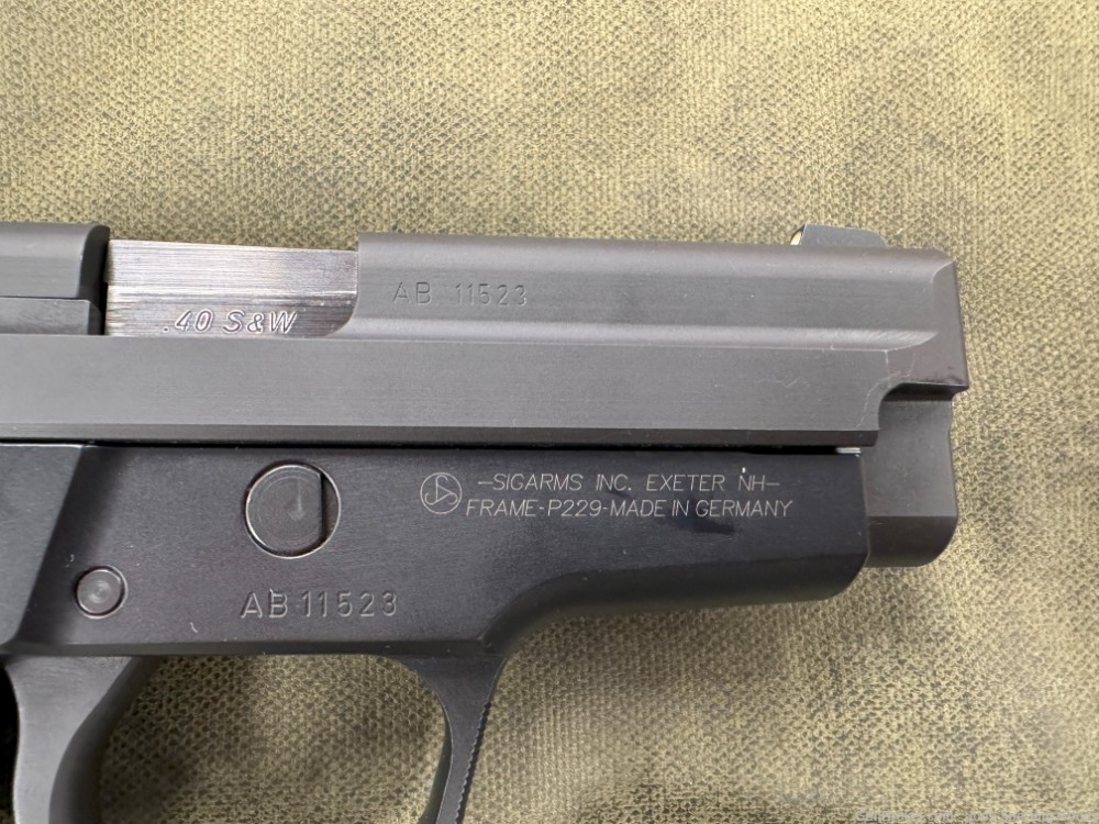 German Sig Sauer P229 - .40 S&W / .357 SIG Semi Automatic Pistol + Extras-img-18