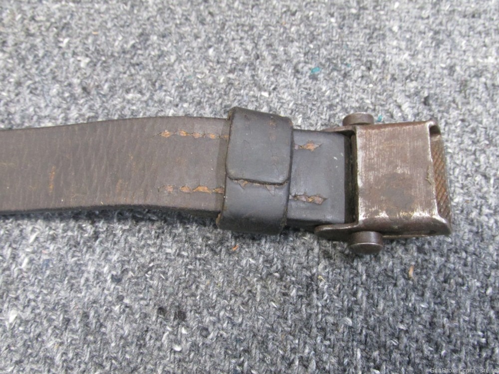 ORIGINAL WWII GERMAN 98K MAUSER LEATHER RIFLE SLING THAT IS COMPLETE-img-3