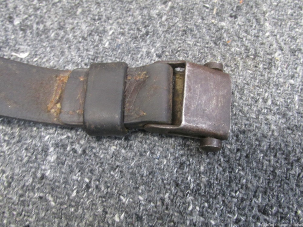ORIGINAL WWII GERMAN 98K MAUSER LEATHER RIFLE SLING THAT IS COMPLETE-img-4