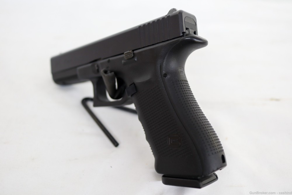Glock Model 31 Gen 4 .357SIG 4.48” S.Auto Pistol – Black Polymer -img-3