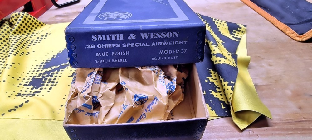 Smith & Wesson Mod 37 no dash Chief's Special Airweight round butt-img-3