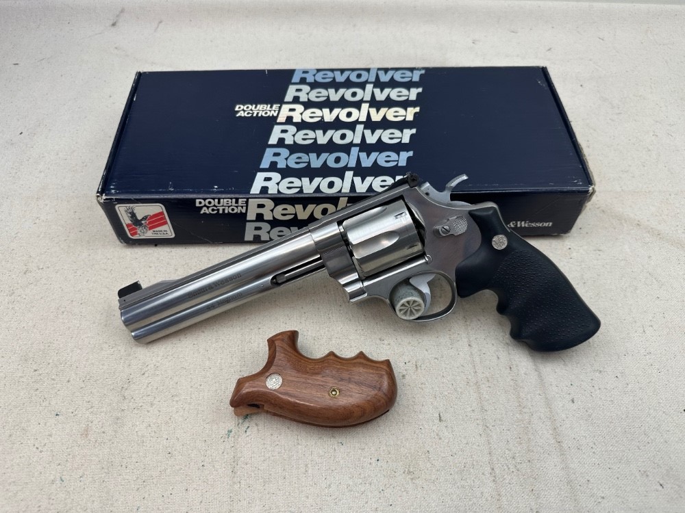 Smith and Wesson 629 Classic DX .44 Mag NEW IN THE BOX Test Target Mfg 1994-img-0