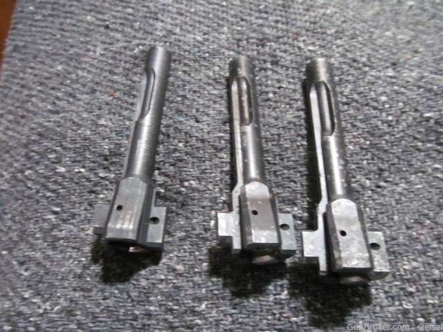 3-AK 47 RIFLE BOLTS THAT ARE COMPLETE AND USED VERY GOOD CONDITION-img-2