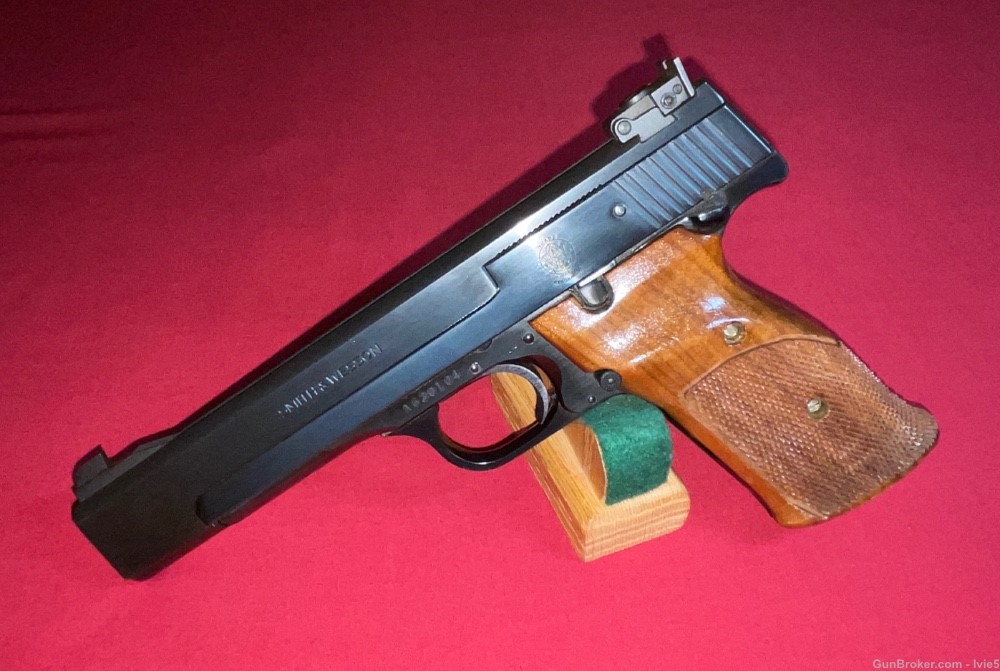 Smith & Wesson Model 41 Semiautomatic Pistol , .22LR - EXCELLENT!-img-0
