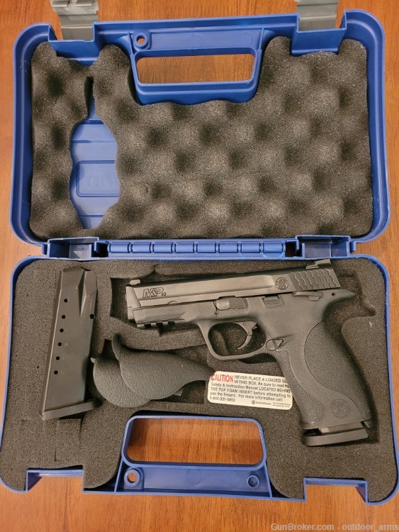 Smith & Wesson M&P40 w/ 2 Mags - Almost New-img-12
