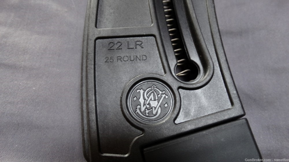 smith and wesson m&p 15-22 25 round factory magazine.  -img-2