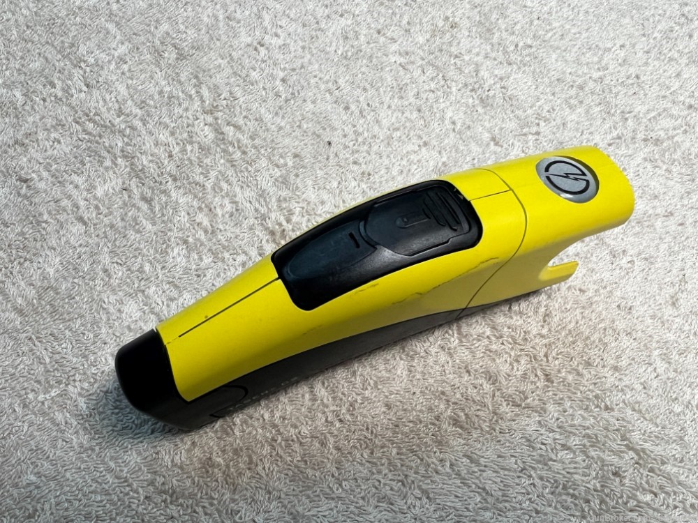 Used Taser C2 Compact Taser – Yellow with One Battery (No Cartridges)  -img-4