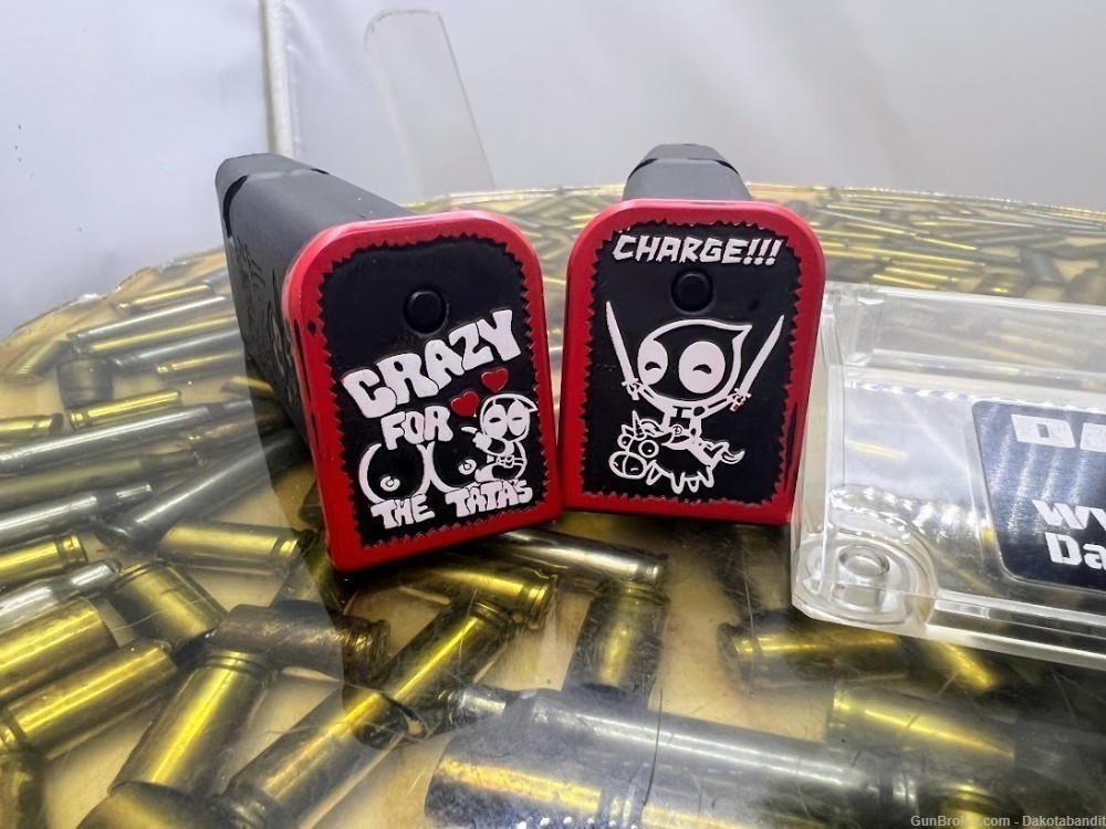 Glock 19 15rd Deadpool Battleworn Engraved and w/ Custom Case-img-12