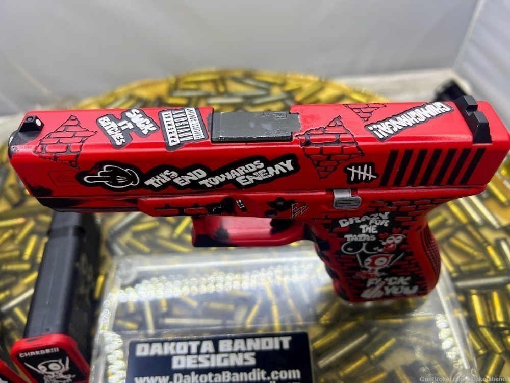  Glock 19 15rd Deadpool Battleworn Engraved and w/ Custom Case-img-13