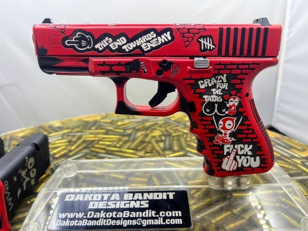  Glock 19 15rd Deadpool Battleworn Engraved and w/ Custom Case-img-8