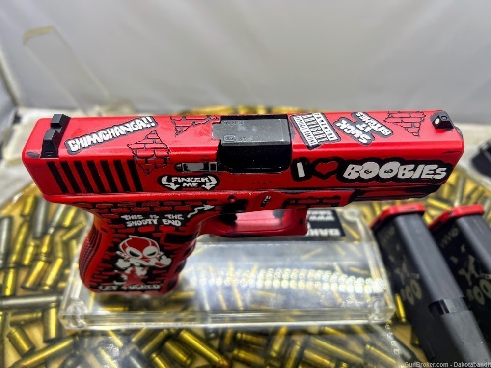  Glock 19 15rd Deadpool Battleworn Engraved and w/ Custom Case-img-4