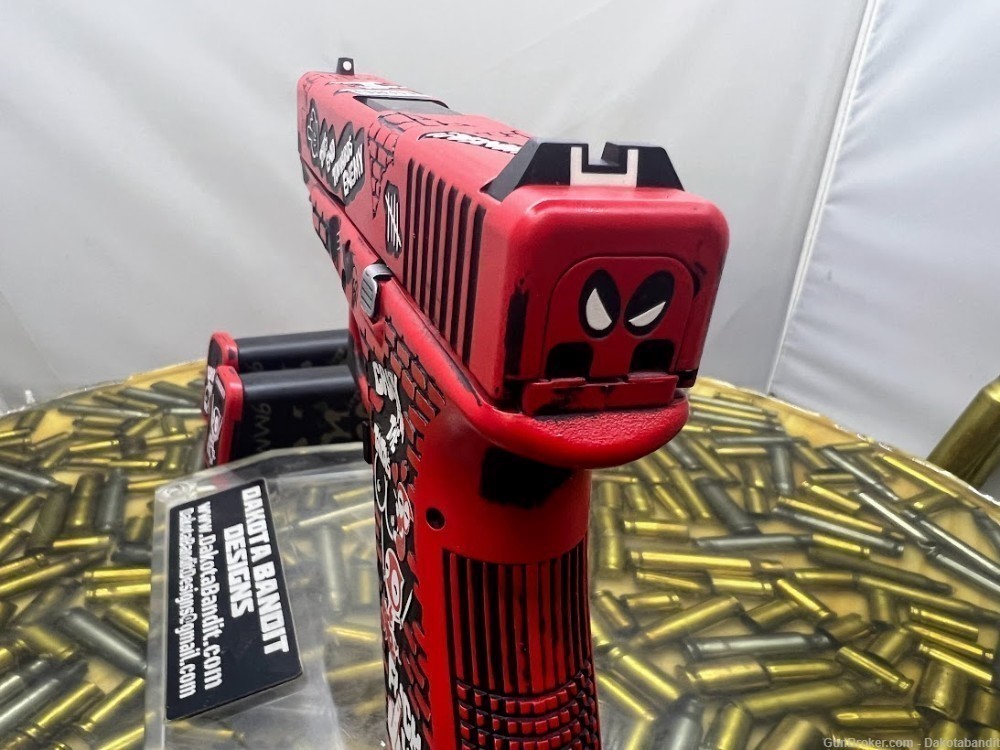  Glock 19 15rd Deadpool Battleworn Engraved and w/ Custom Case-img-5
