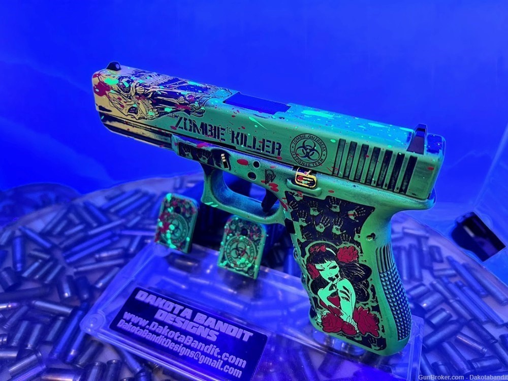 Glock 17 17rd Zombie Killer Battleworn Engraved, w/ Custom Case-img-28